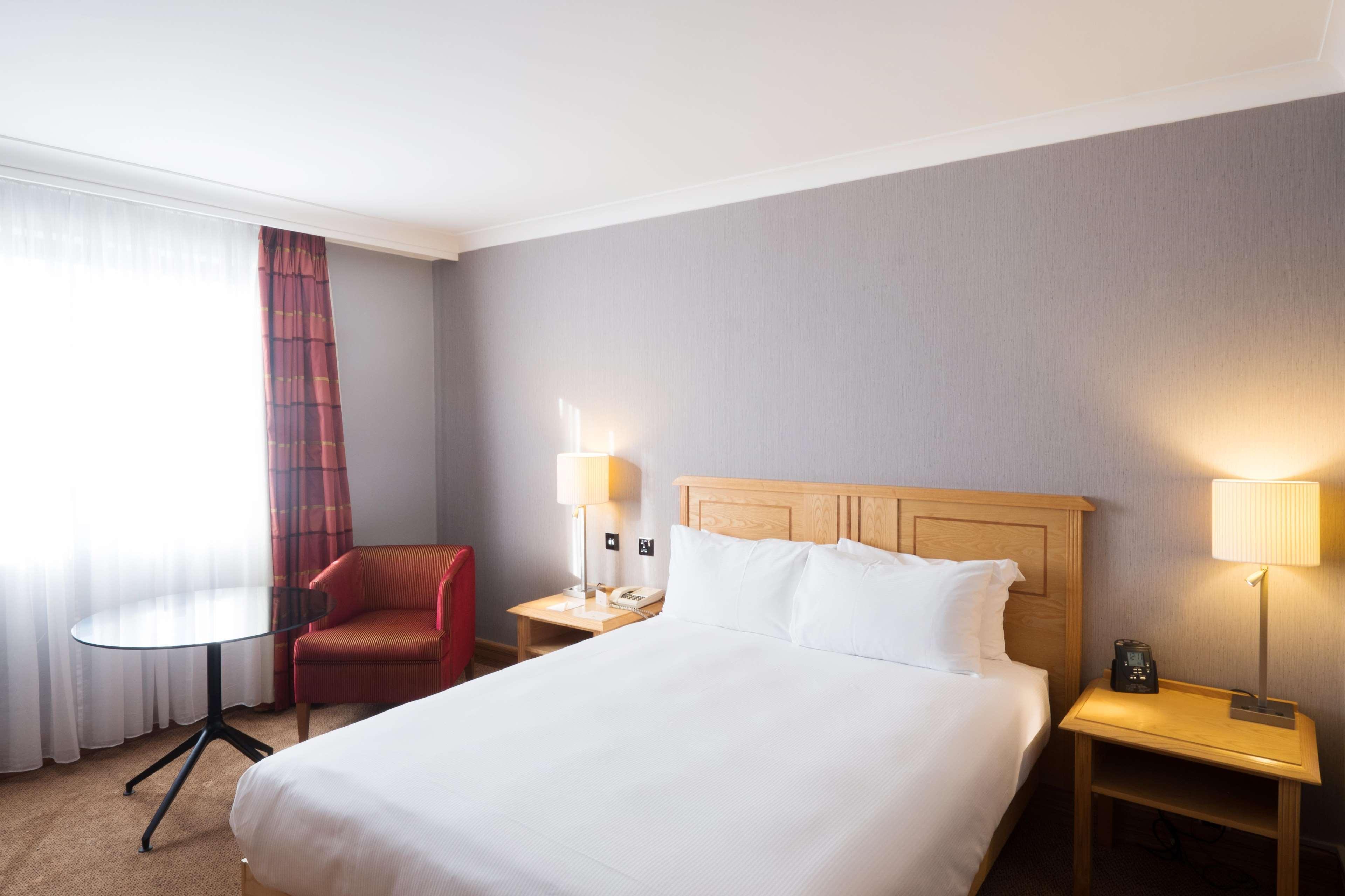 Doubletree By Hilton Swindon Hotel Exterior photo