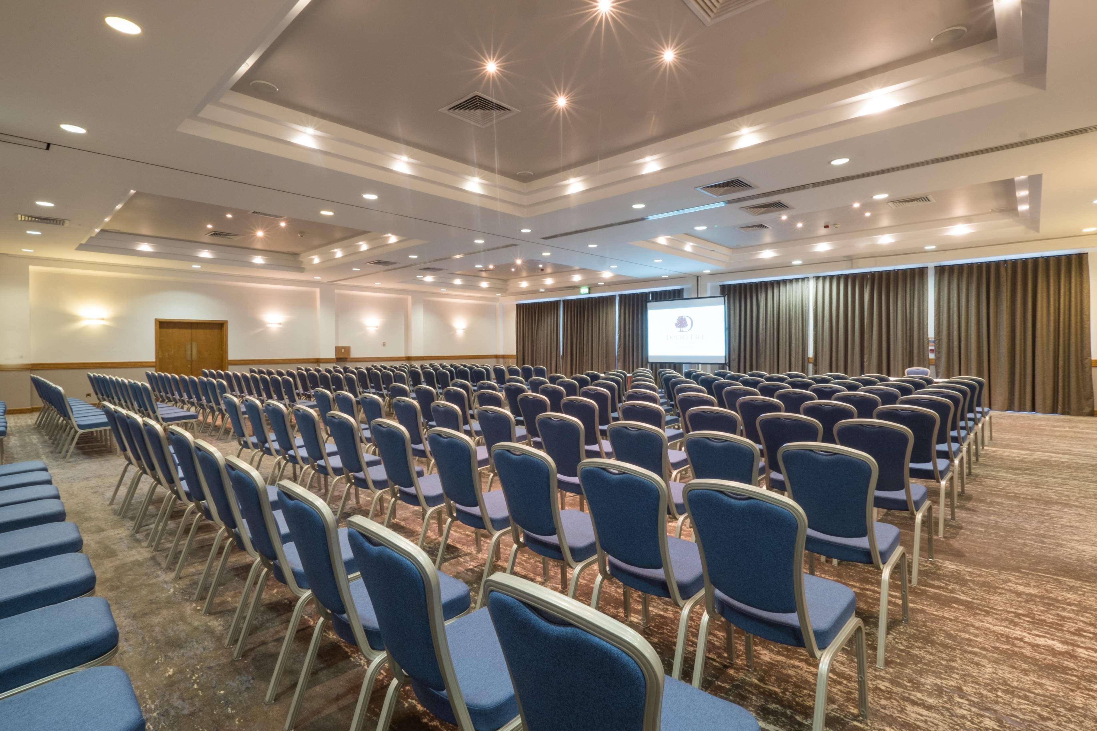 Doubletree By Hilton Swindon Hotel Exterior photo