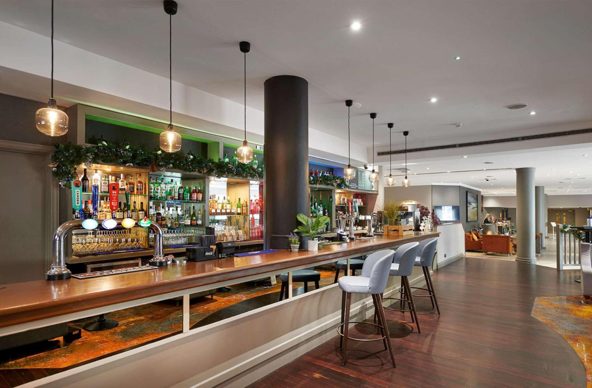Doubletree By Hilton Swindon Hotel Exterior photo